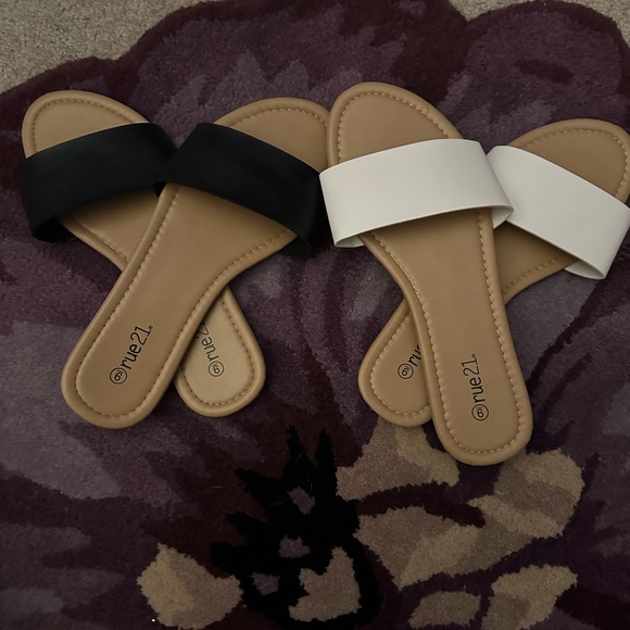 2 Pair Rue21 Flats Black + White Size: 9 - Picture 1 of 5